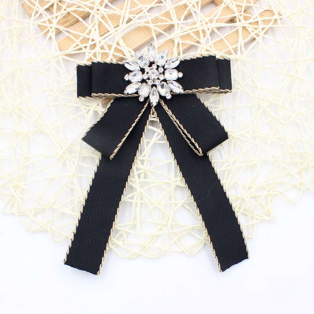 ネクタイ  豪華クリスタル飾りリボンブローチ