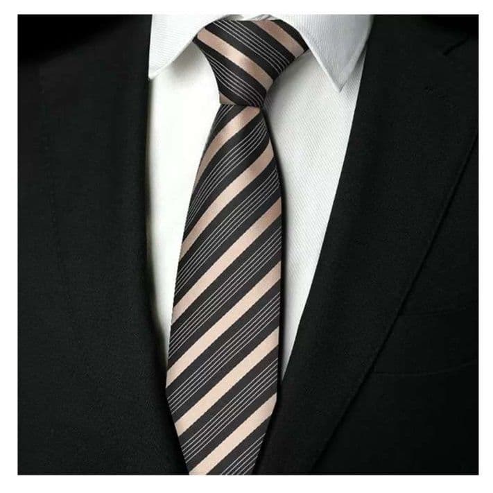  ビジネスシーンに映える上質ネクタイ