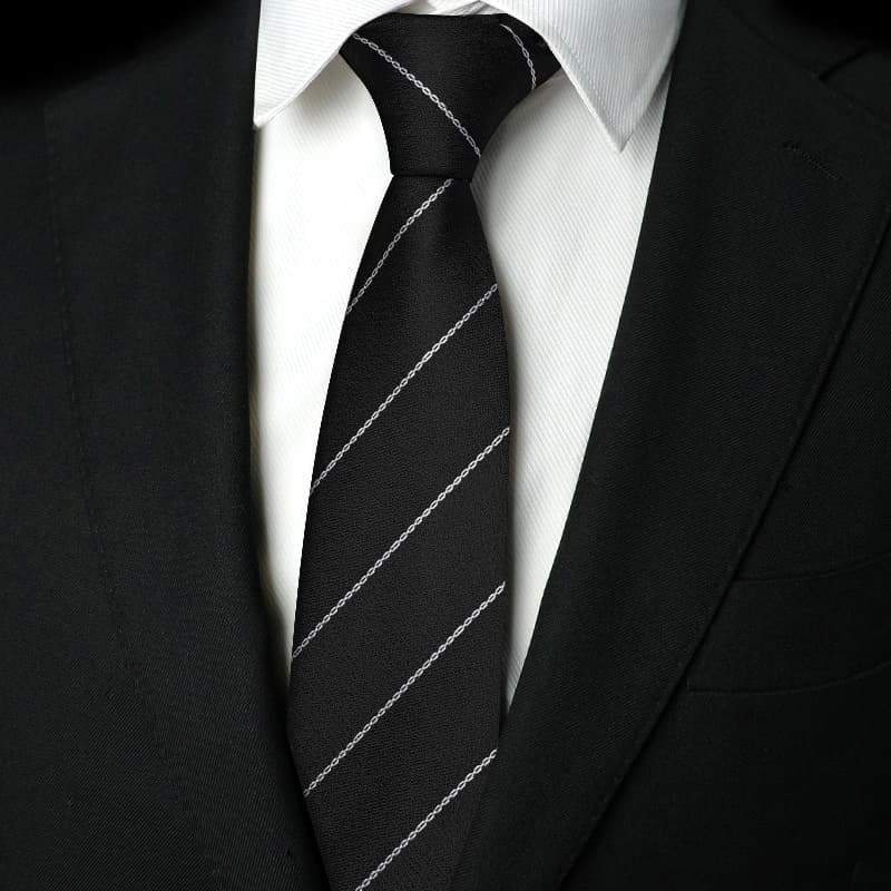 ネクタイ 紳士の風格 洗練シルエット