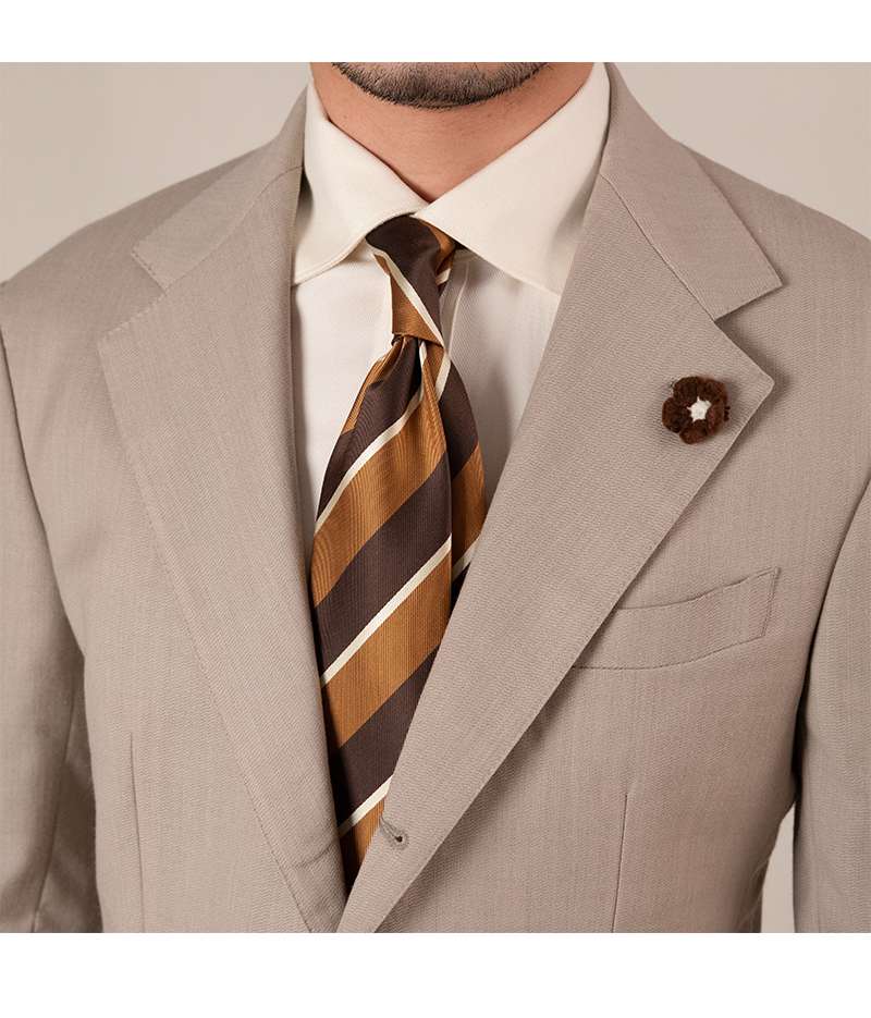 上品なストライプ柄ネクタイ