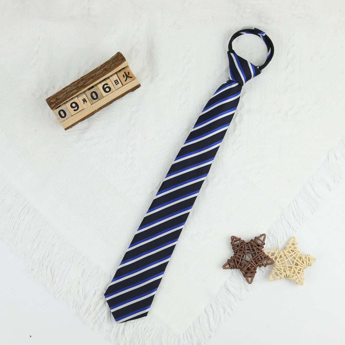  就活用シンプル細身ネクタイ