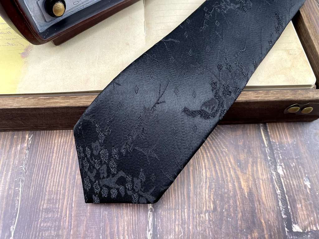  煌めく花柄デザイン シルク混紡ネクタイ