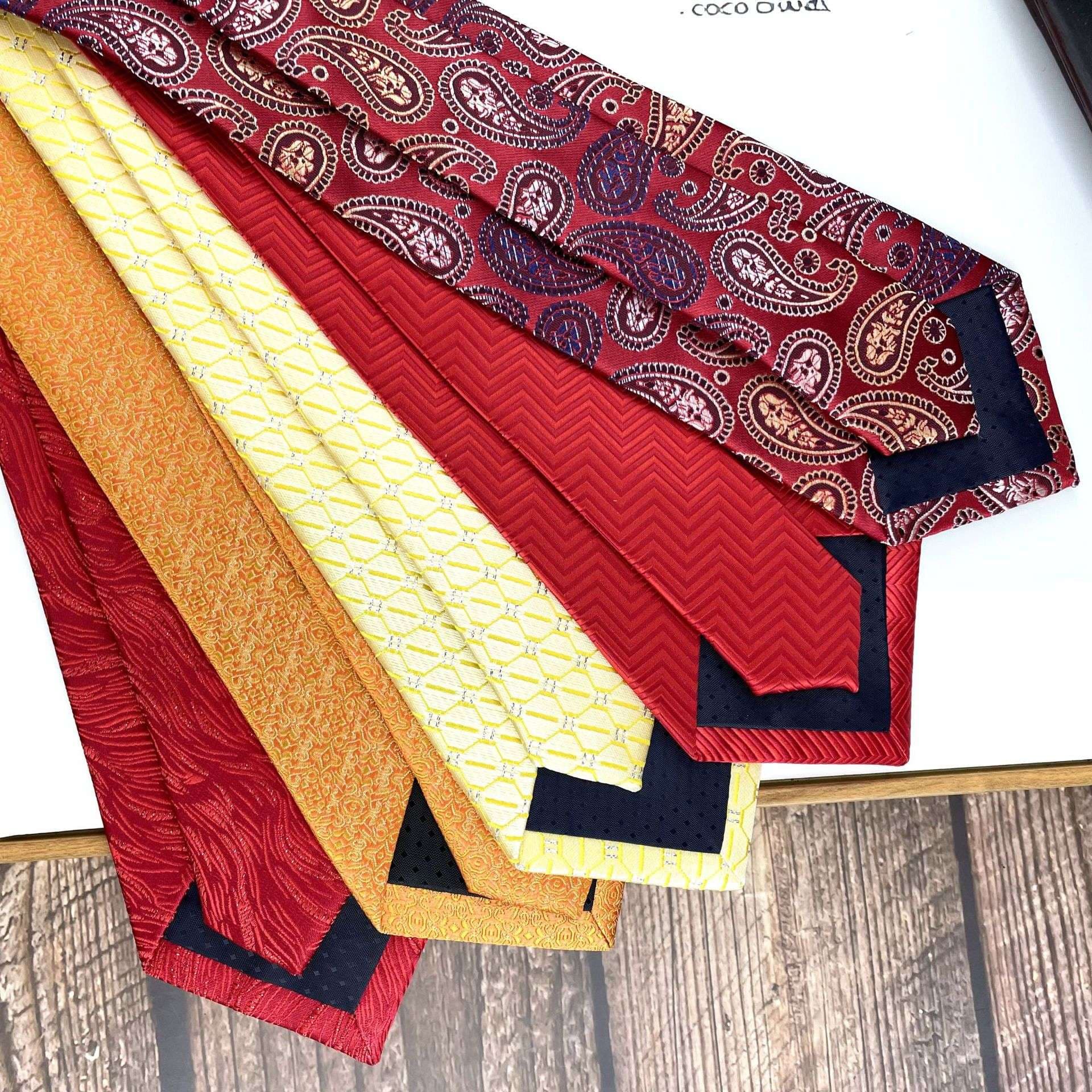  華やかな結婚式用ネクタイセット