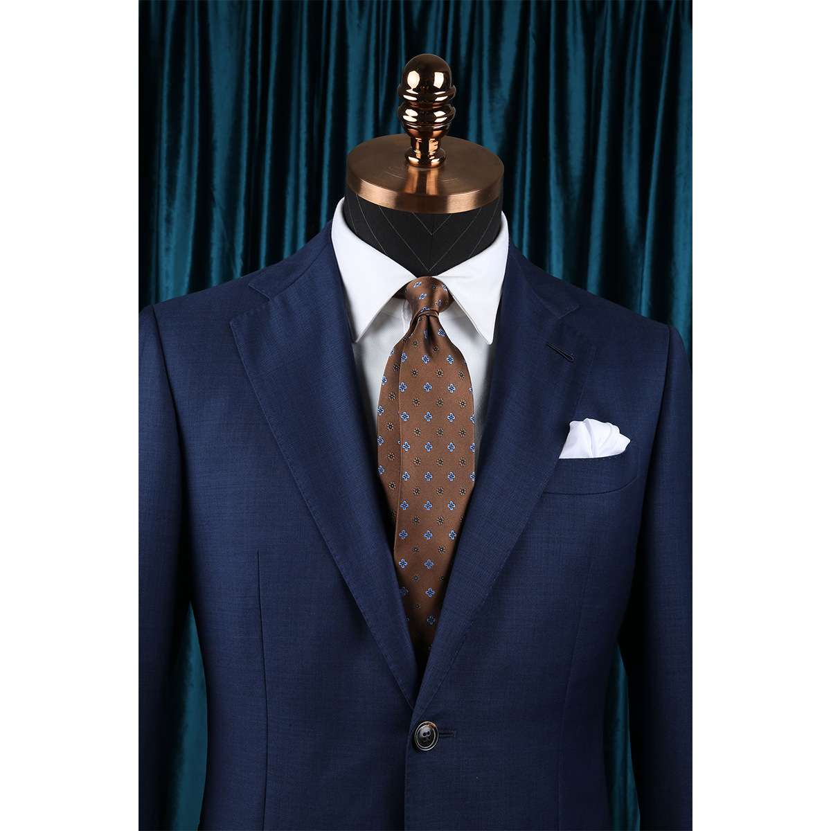  上品な小紋柄シルク製ネクタイ