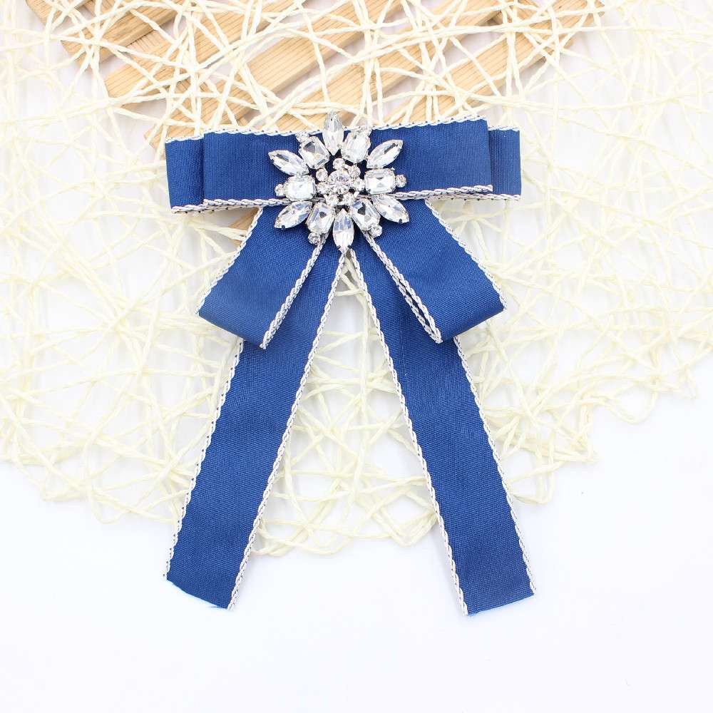 ネクタイ  豪華クリスタル飾りリボンブローチ