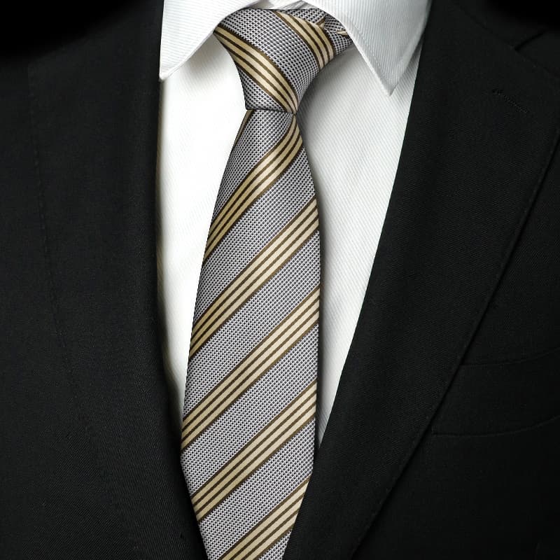 ネクタイ 紳士の風格 洗練シルエット