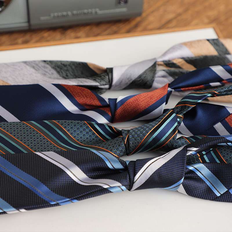  上品な柄ネクタイ三点セット