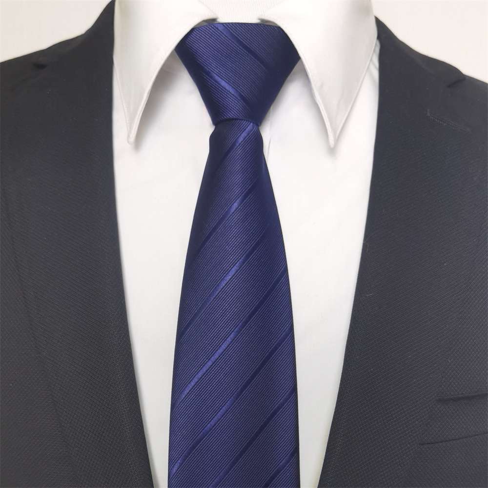  ビジネスマン必携の洗練ネクタイ