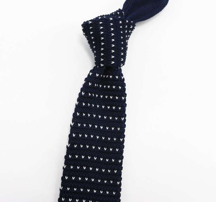  粋な大人のニットネクタイ