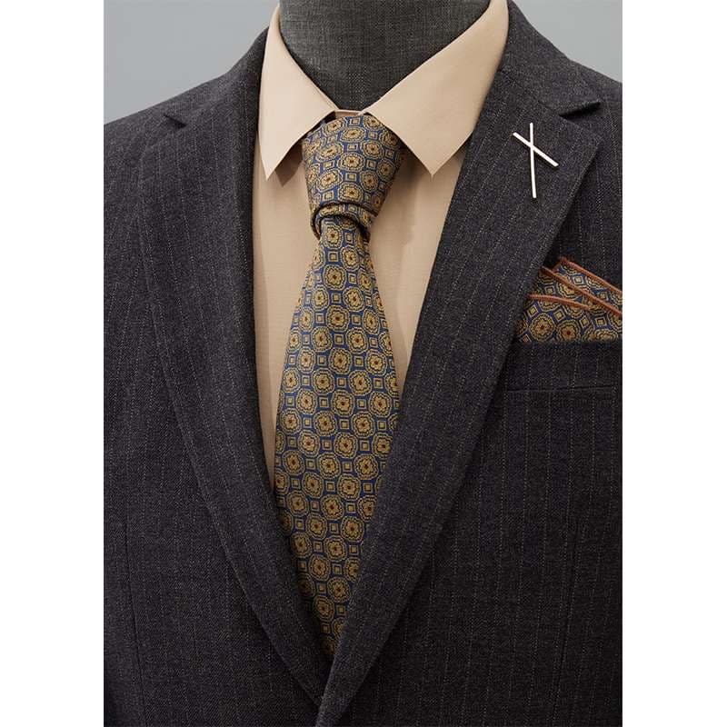  華やか模様の正装ネクタイ