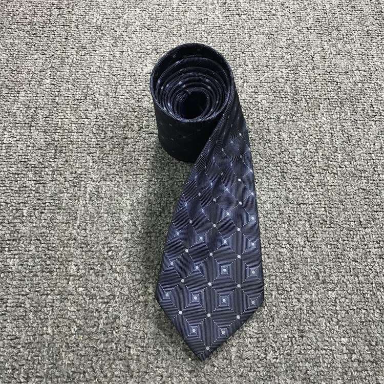  粋な幾何学柄シルクネクタイ