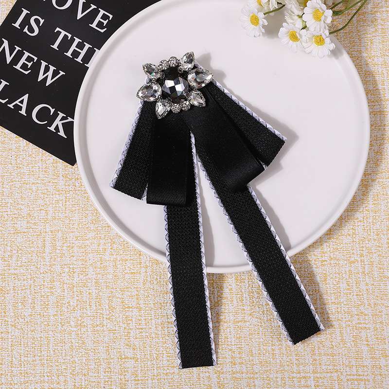 ネクタイ  煌めき宝石リボンブローチ