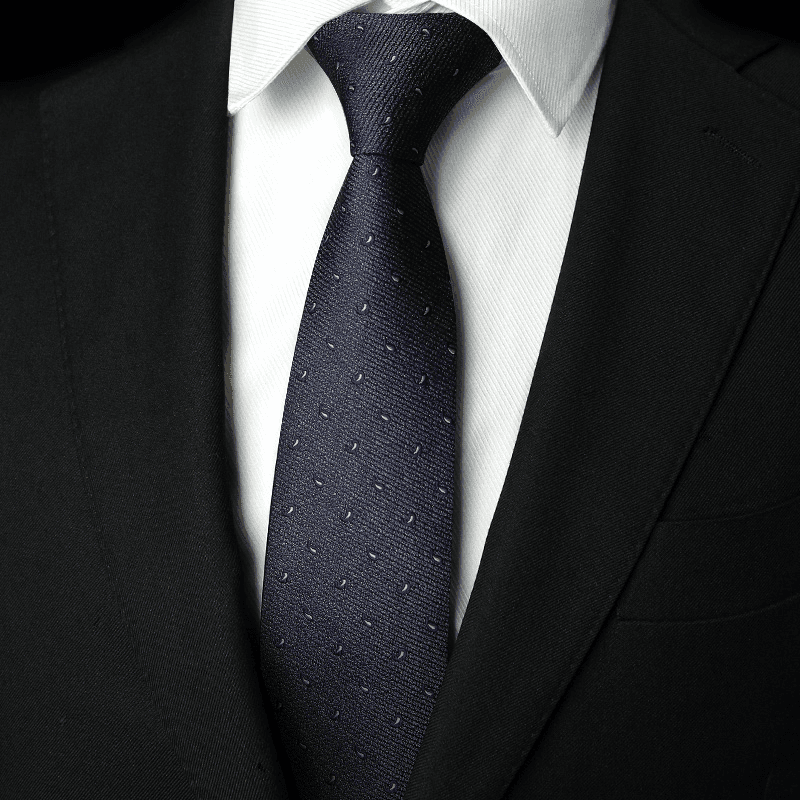 ネクタイ 紳士の風格 洗練シルエット