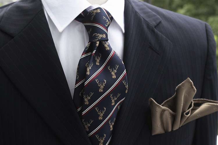  上品な動物柄シルクネクタイ