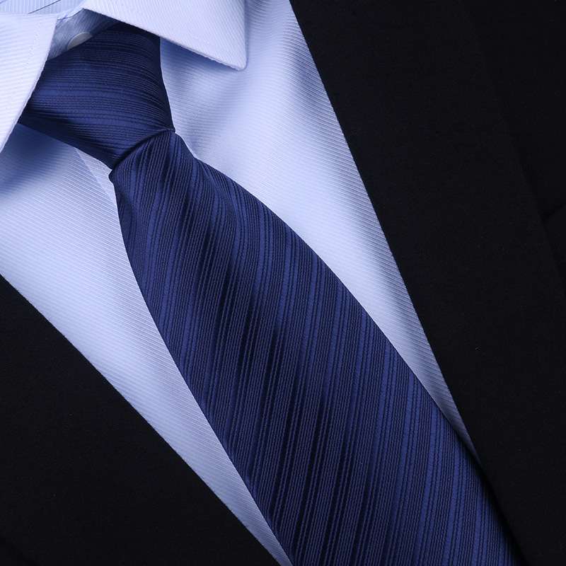  ビジネスシーンで活躍する洗練ネクタイ