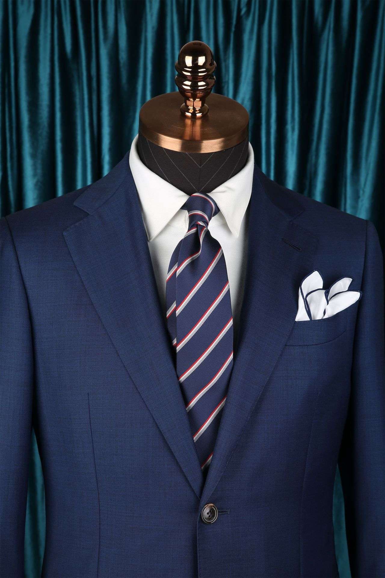  上品な斜めストライプ柄ネクタイ