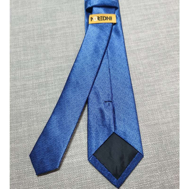  洗練された印象を与える就活用ネクタイ