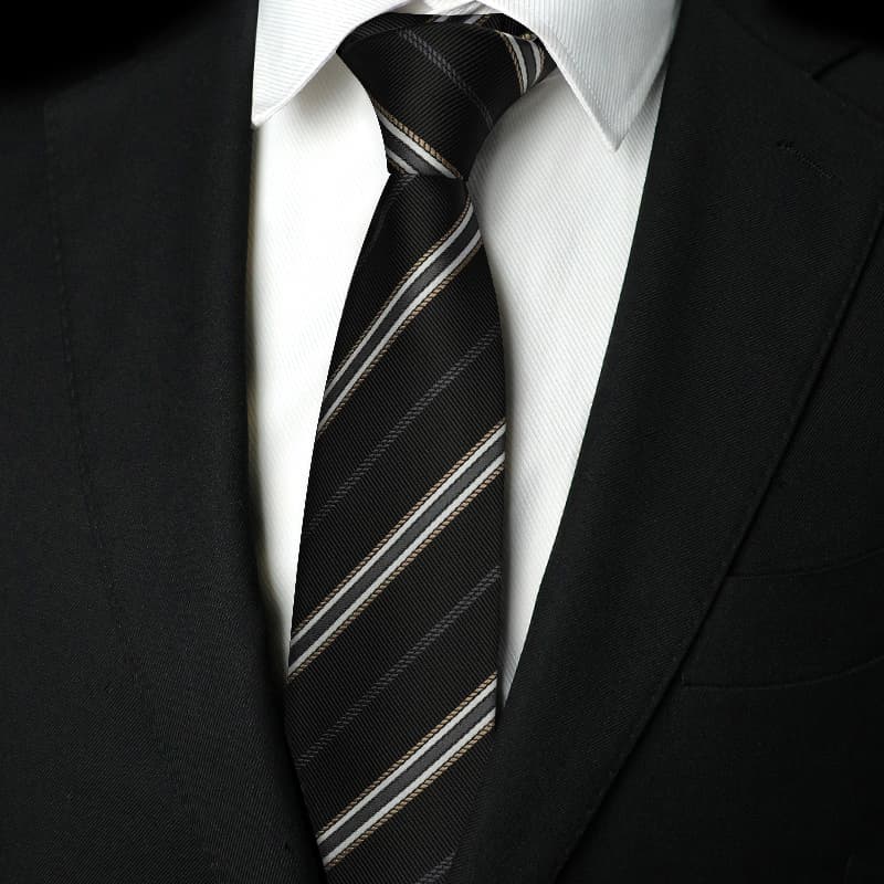 ネクタイ 紳士の風格 洗練シルエット