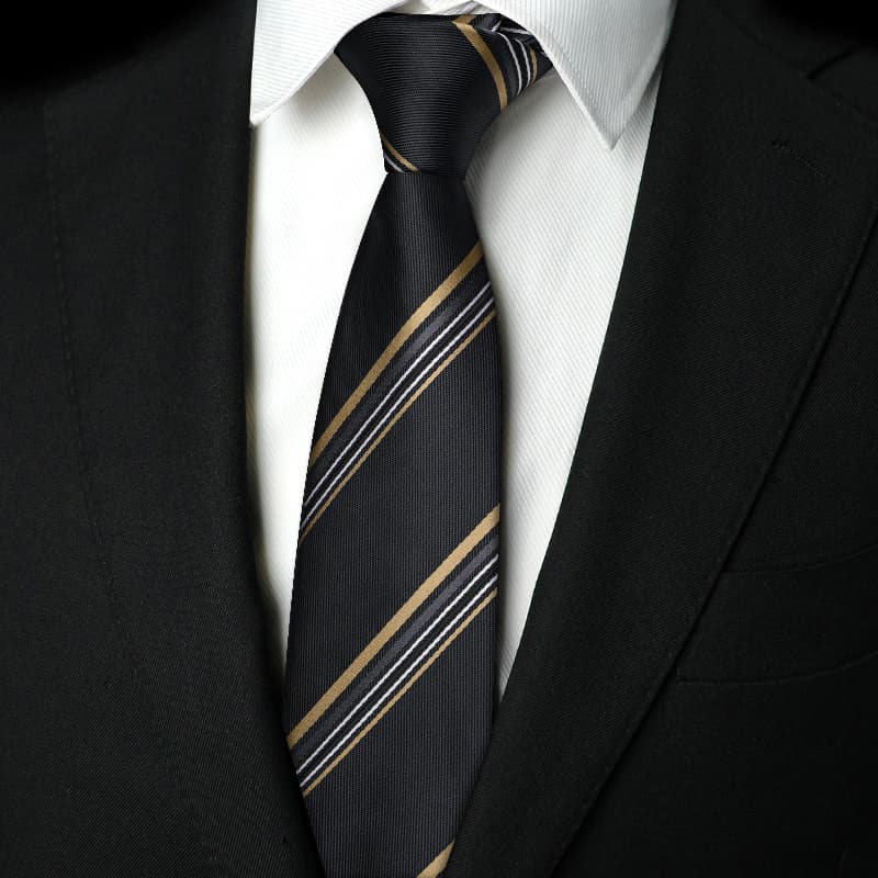 ネクタイ 紳士の風格 洗練シルエット