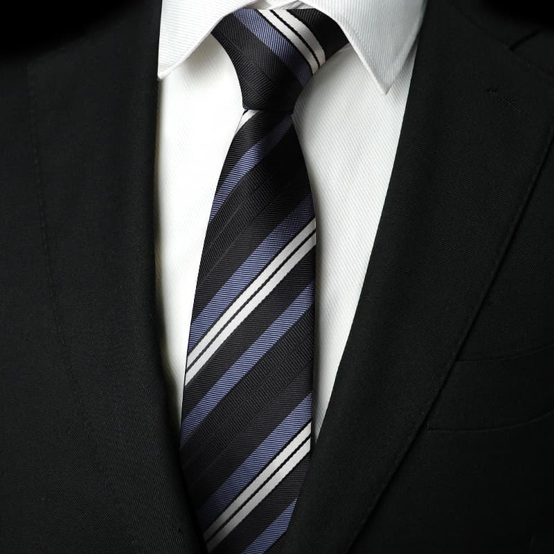 ネクタイ 紳士の風格 洗練シルエット