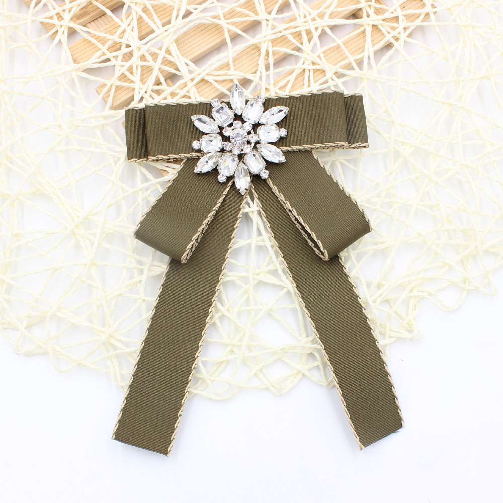 ネクタイ  豪華クリスタル飾りリボンブローチ