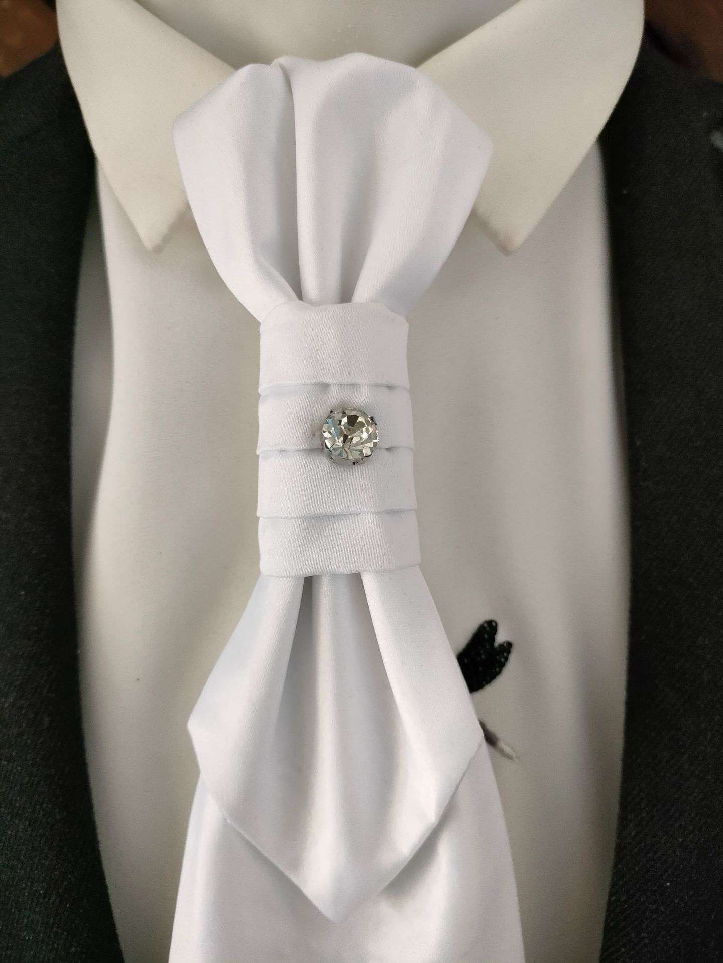  高級感漂う結婚式用スカーフネクタイ