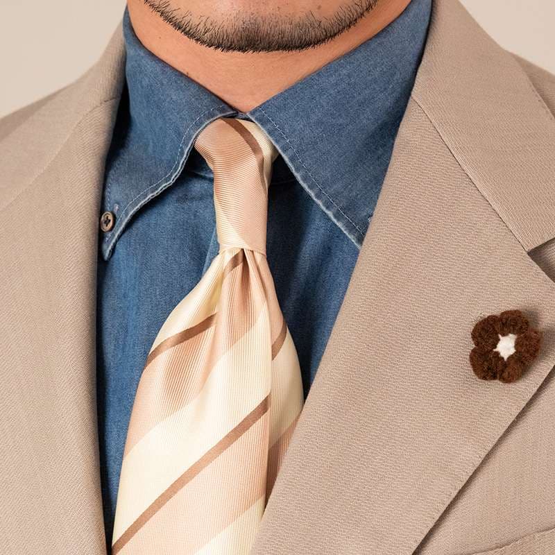 上品なストライプ柄ネクタイ