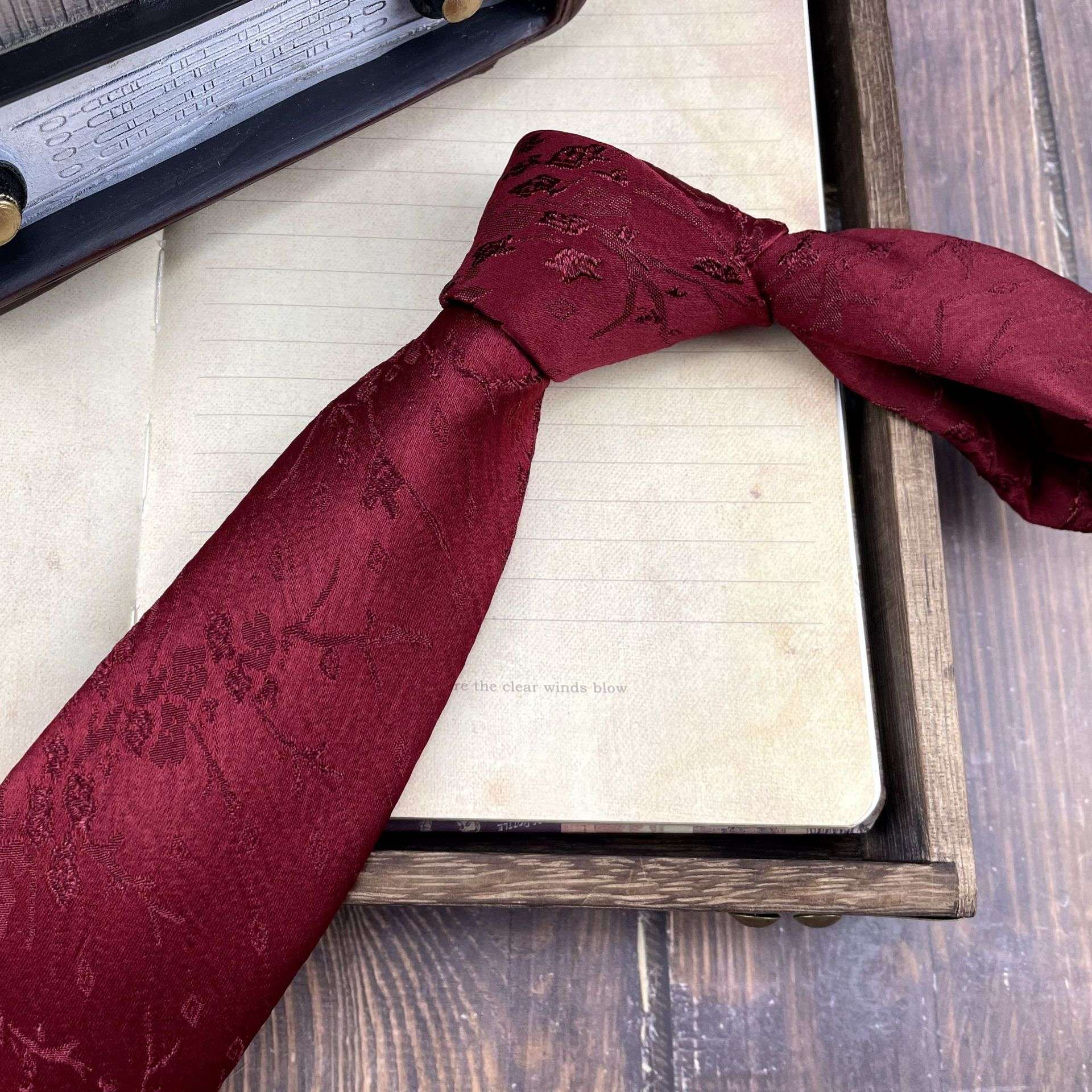  煌めく花柄デザイン シルク混紡ネクタイ