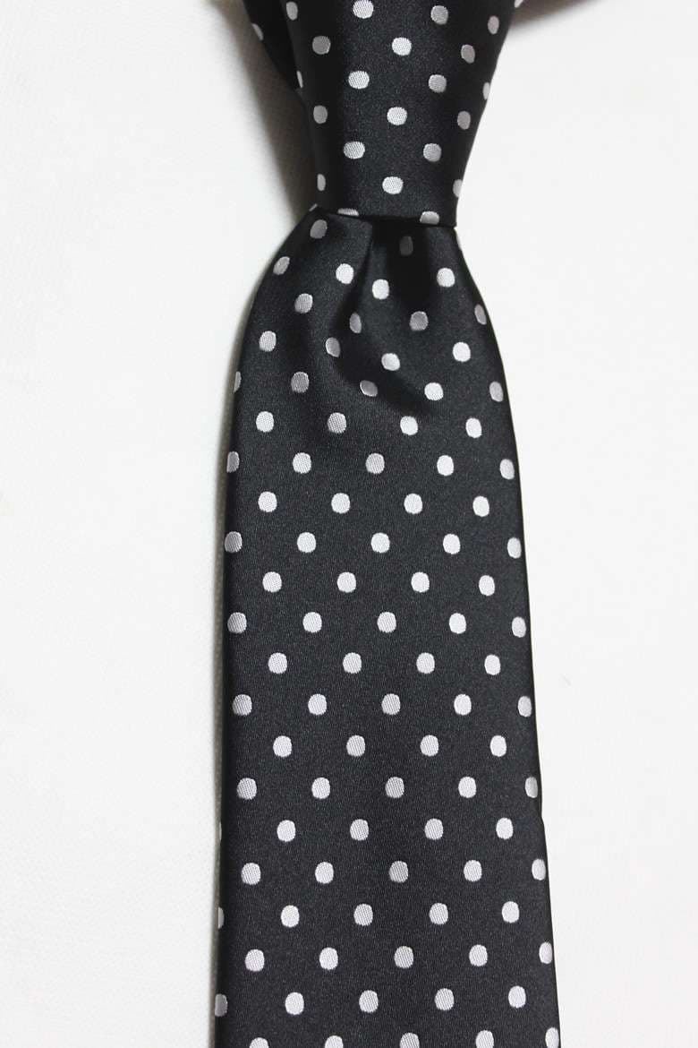  粋な水玉柄シルク製ネクタイ