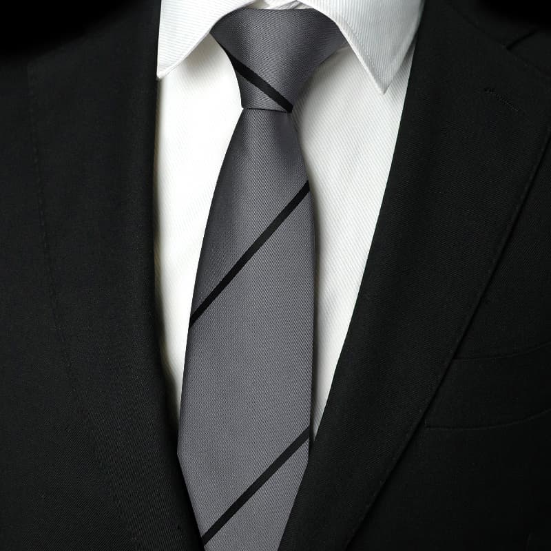 ネクタイ 紳士の風格 洗練シルエット