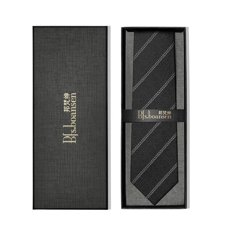 ネクタイ 紳士の風格 洗練シルエット