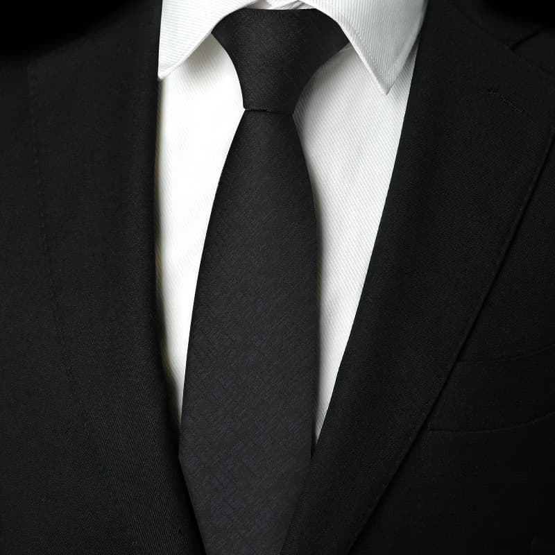 ネクタイ 紳士の風格 洗練シルエット