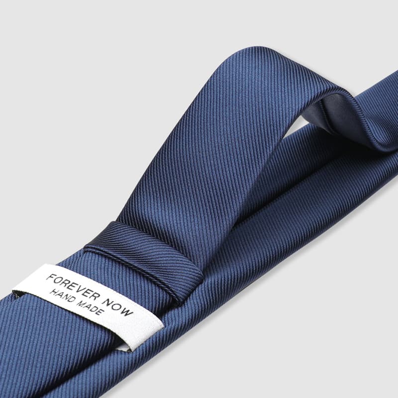 結婚式ネクタイで紳士の品格をアップ！洗練された一品