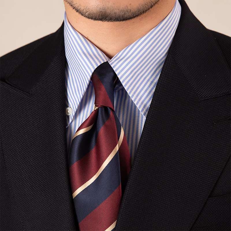 上品なストライプ柄ネクタイ