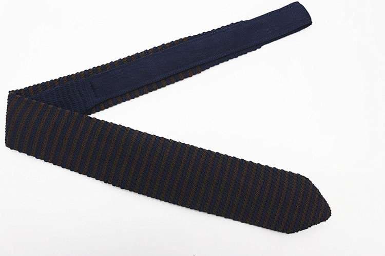  粋な大人のニットネクタイ