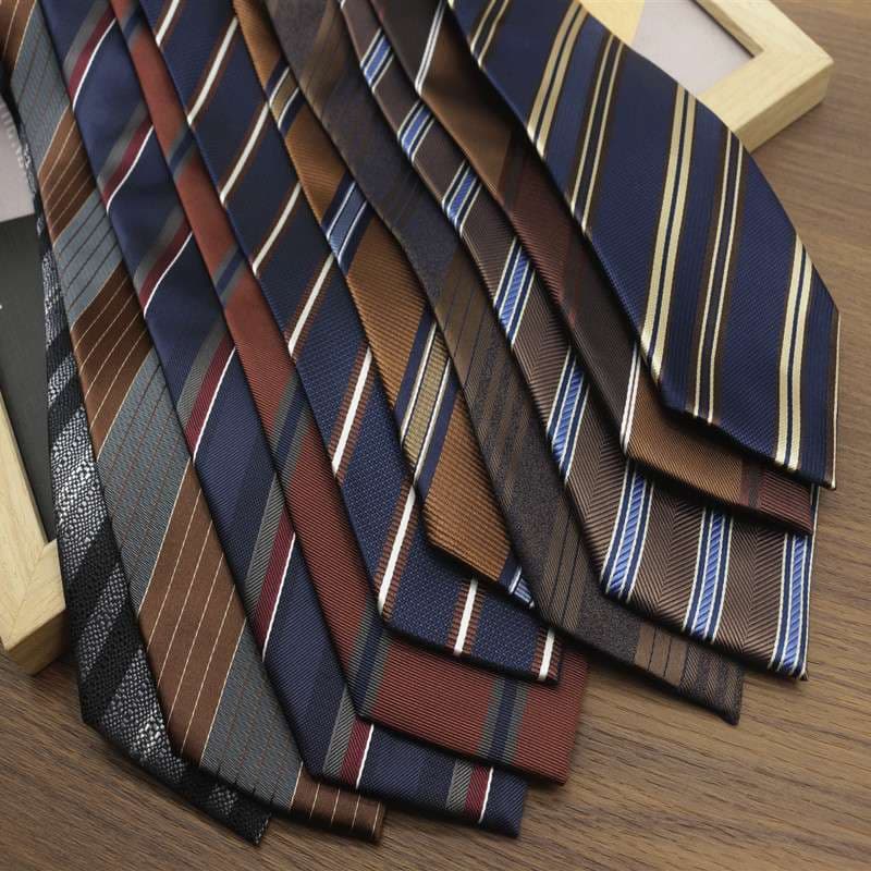 就活用ストライプ柄シルクネクタイ