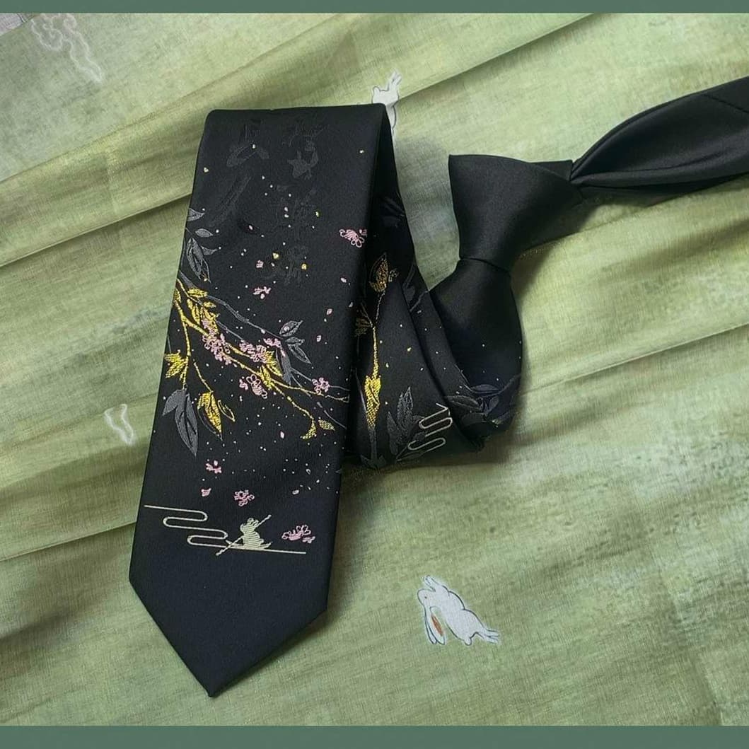 四季折々の花柄刺繍ネクタイ