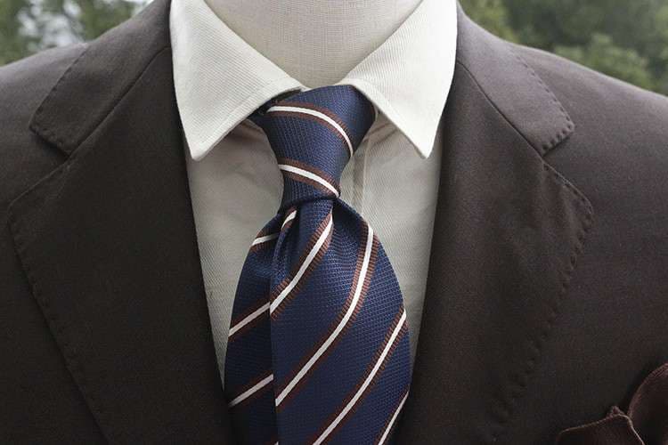 就活用ストライプ柄シルクネクタイ