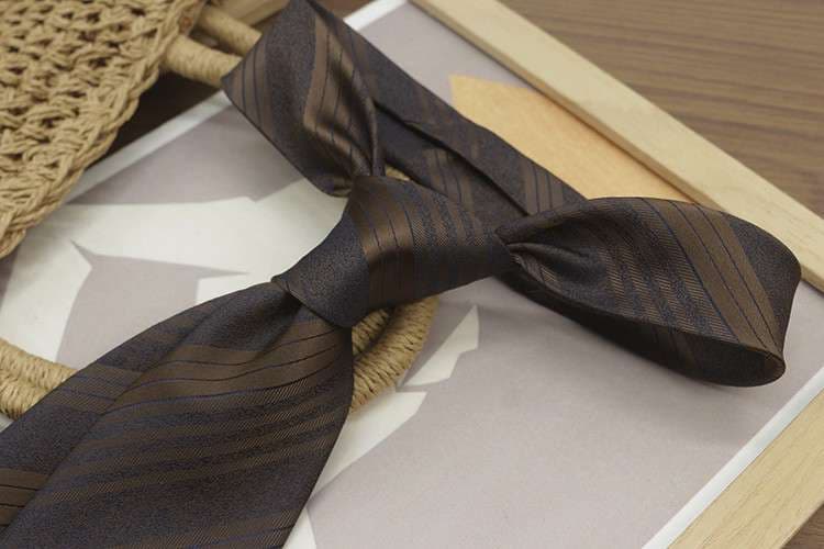 就活用ストライプ柄シルクネクタイ