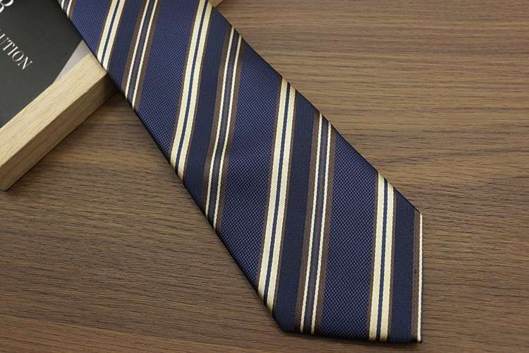 就活用ストライプ柄シルクネクタイ
